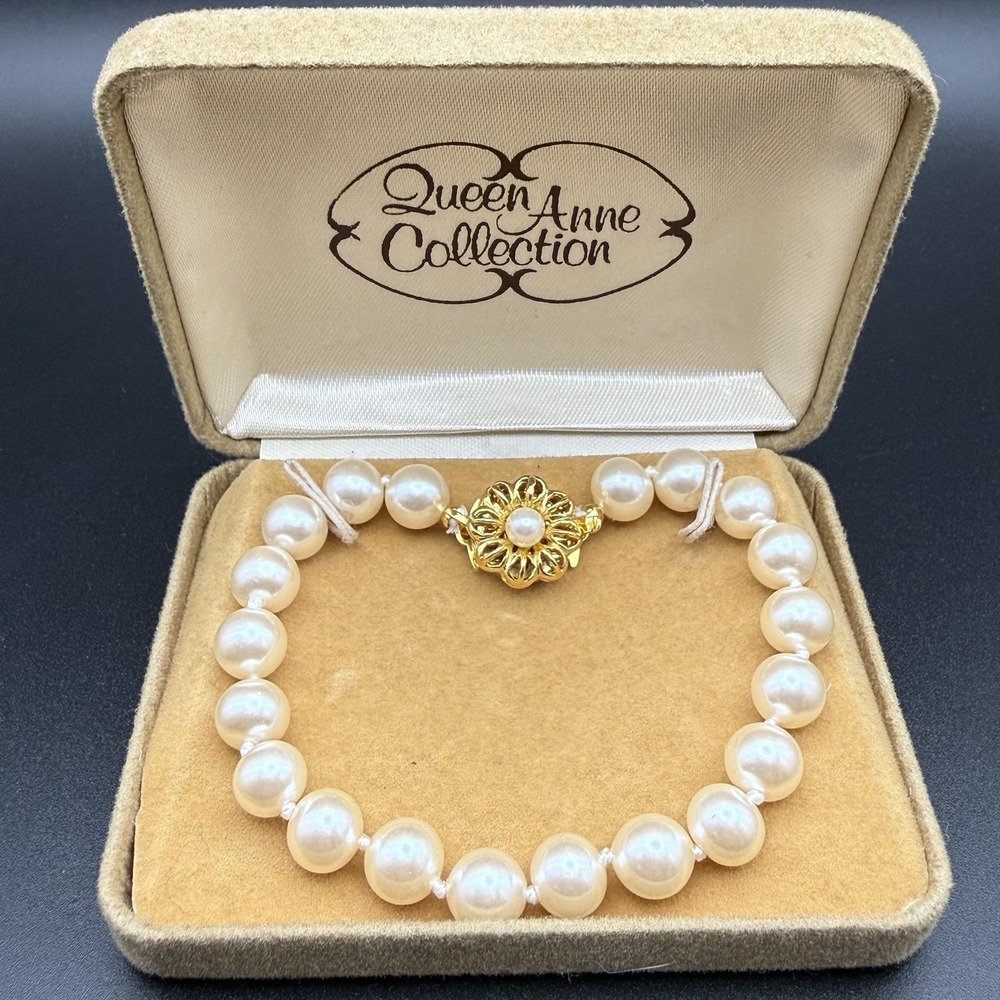 Queen Anne Collection Simulated Pearl Bracelet Gold Tone Floral Clasp 7" Vintage